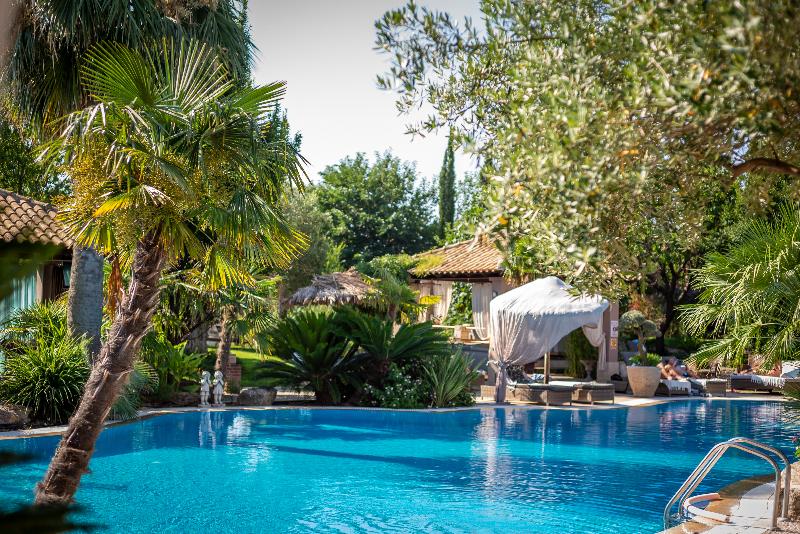 בית מלון כפרי Achtis