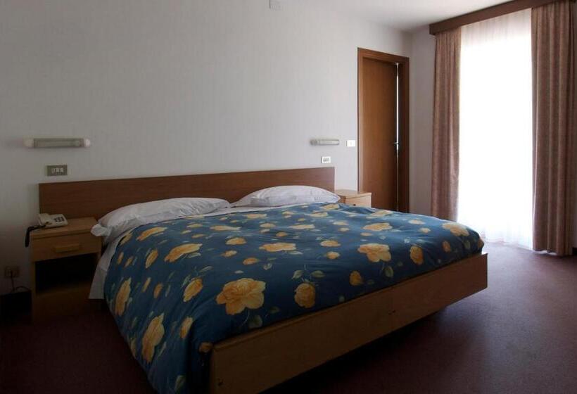 فندق Albergo Sciatori