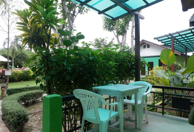 בית מלון כפרי Ao Nang Baan Suan Resort