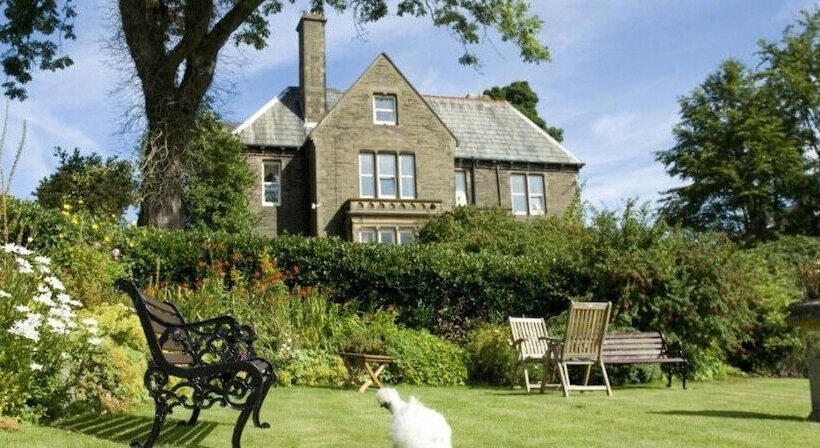 Отель Ashmount Country House