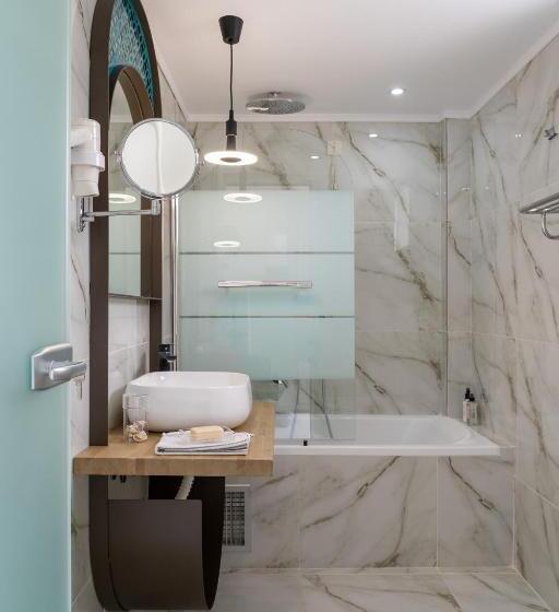 Zoe Hotel, Trypiti Beach Resort & Hive Water Park