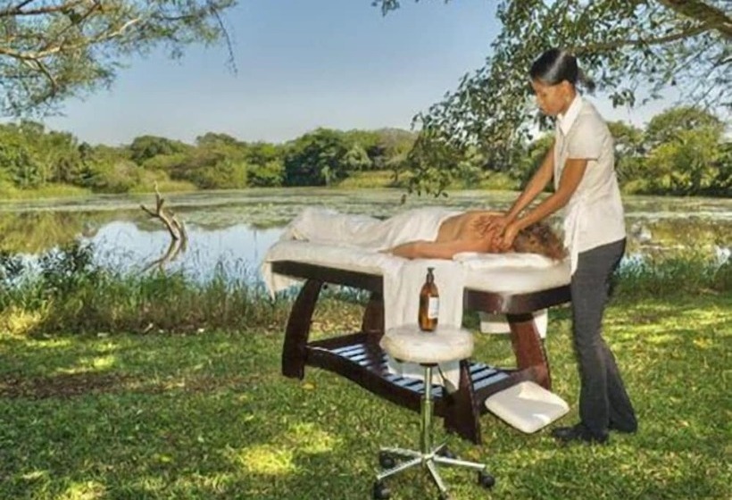 בית מלון כפרי Bonamanzi Game Reserve