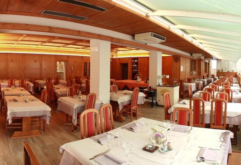 Отель Albergo Ristorante Cacciatori