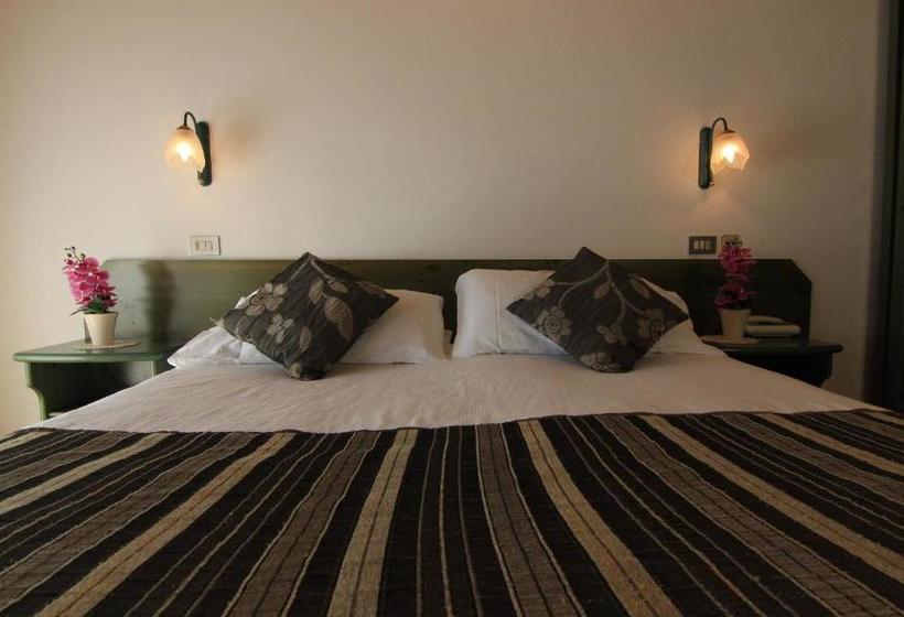 Отель Albergo Ristorante Cacciatori