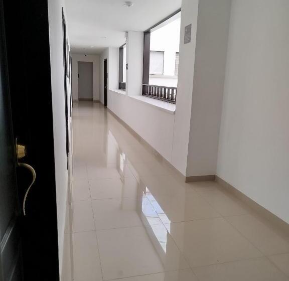 Отель Catalina Plaza Centro