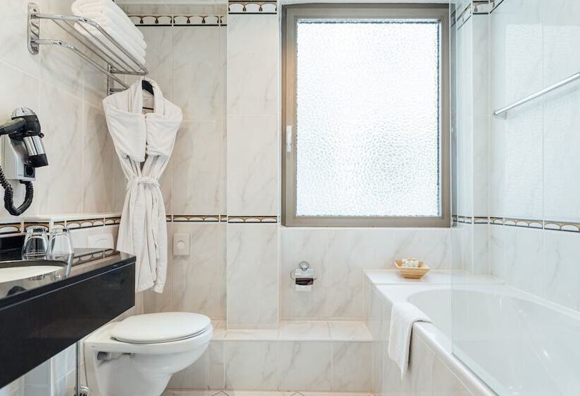 فندق De France Wiesbaden City