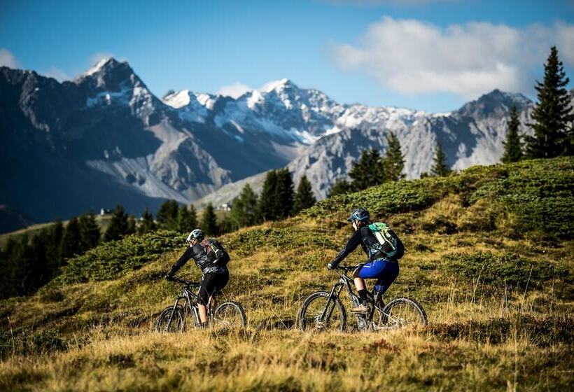 ホテル Altein Arosa