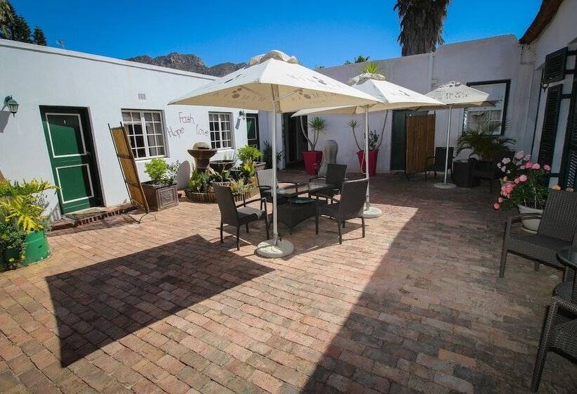 فندق Four Oaks Guesthouse