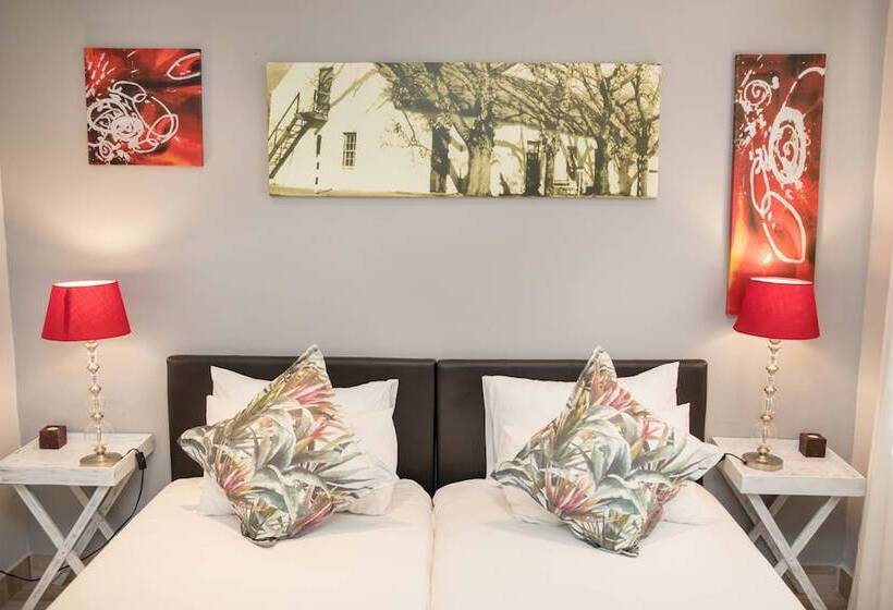 فندق Four Oaks Guesthouse