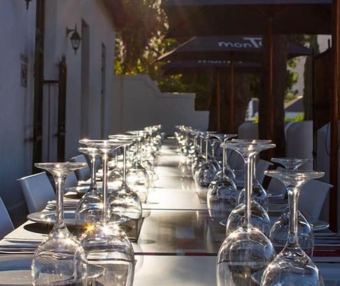 فندق Four Oaks Guesthouse