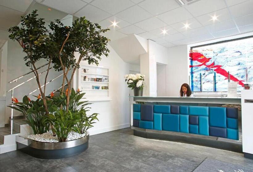 Отель Hôtel Méditerranée