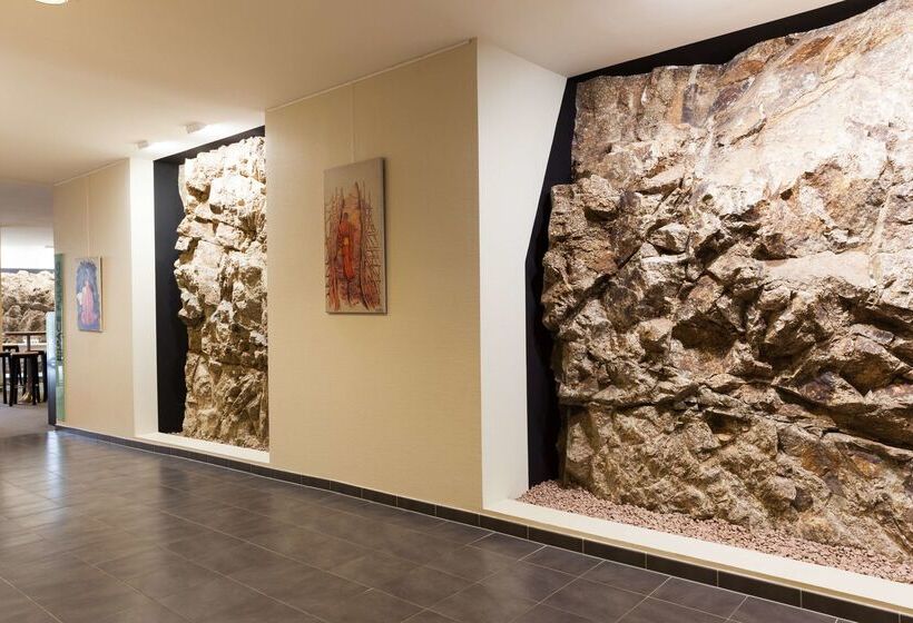 Отель Hôtel Valvignes Colmar Hautkoenigsbourg,the Originals Relais