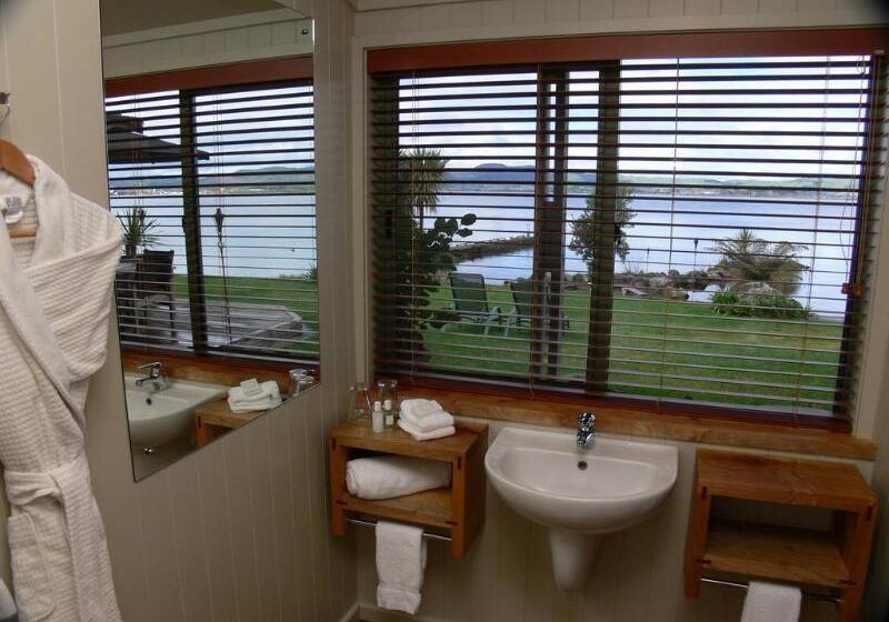 Отель Koura Lodge