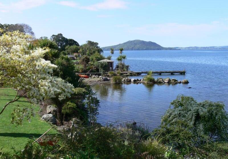 Отель Koura Lodge