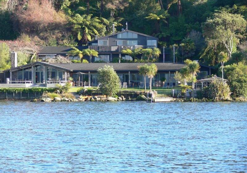 Отель Koura Lodge