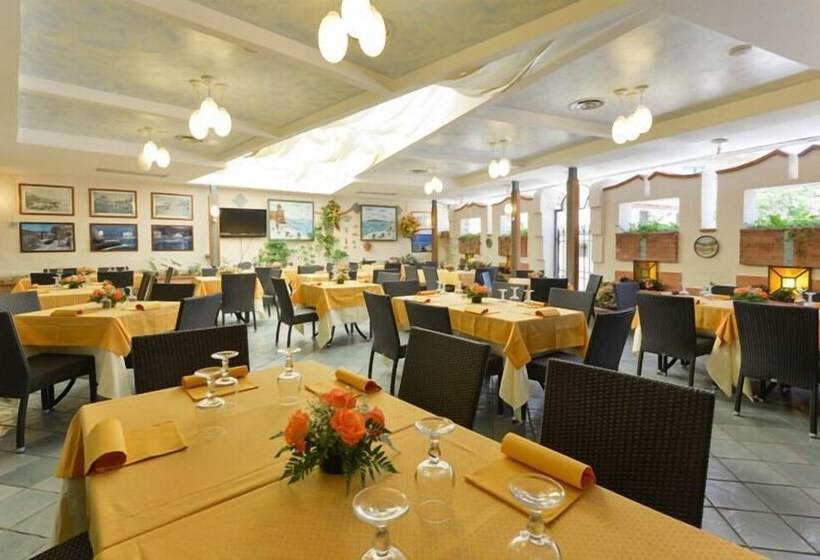 Отель La Pergola