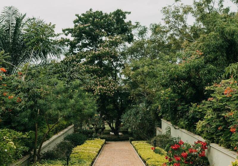 هتل Lake Victoria Serena Golf Resort & Spa