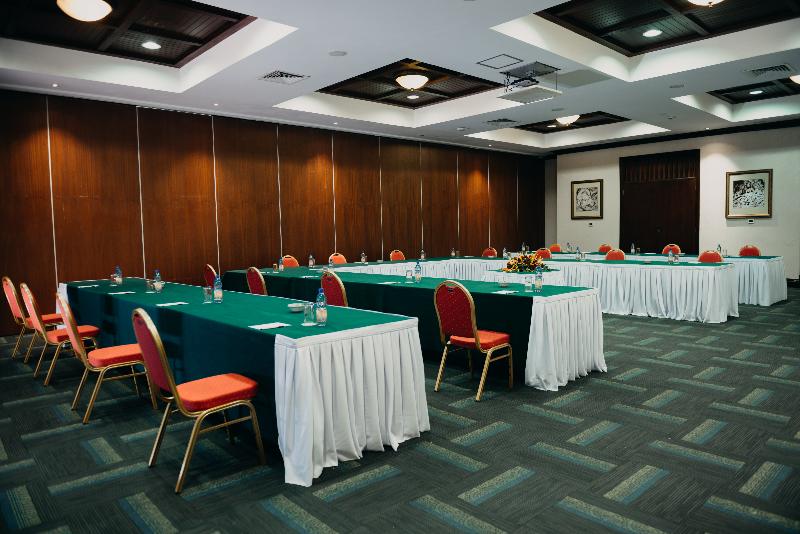 هتل Lake Victoria Serena Golf Resort & Spa