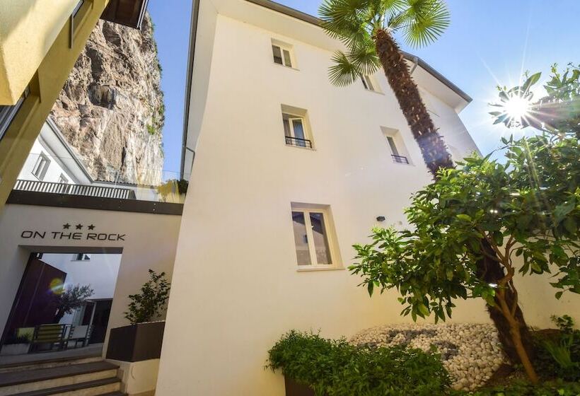 酒店 On The Rock