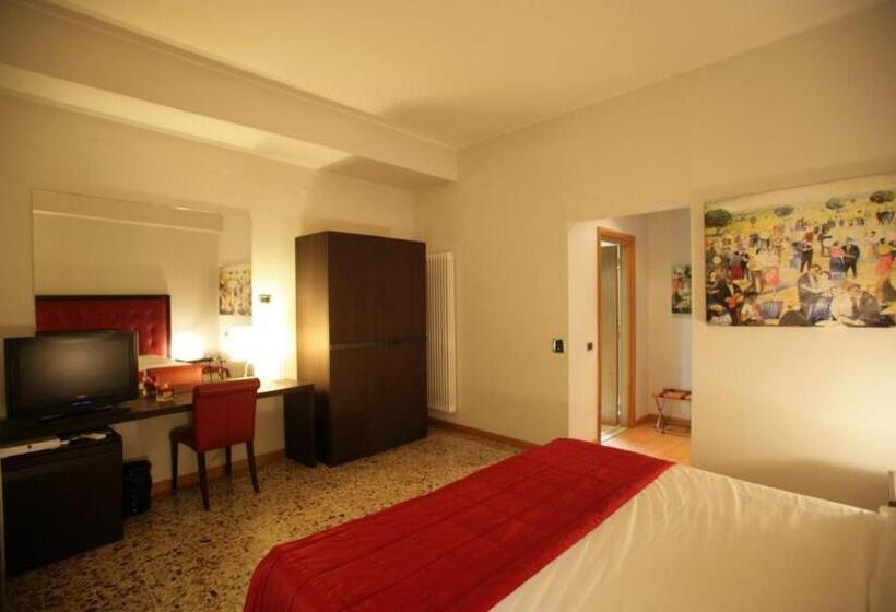 Отель Piazza Marconi