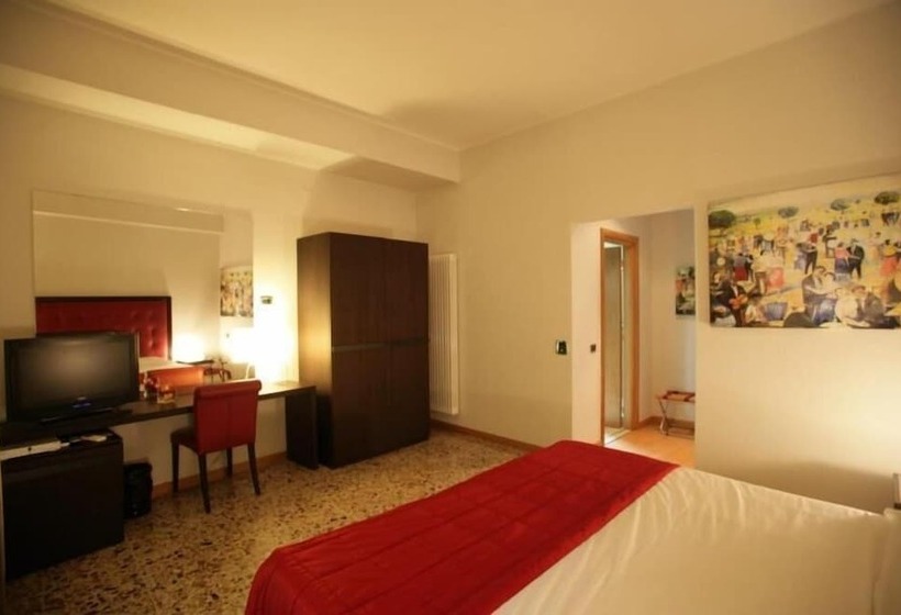 Отель Piazza Marconi