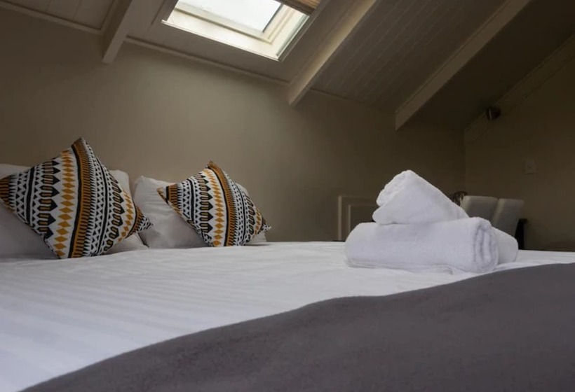 Отель Rainforest Retreat