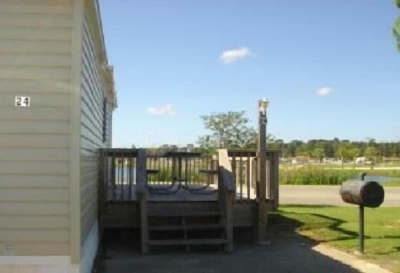 فندق Red Shoes Rv Park