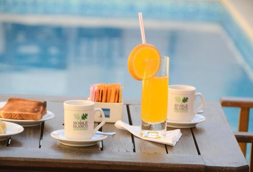 Hotel Roble Blanco