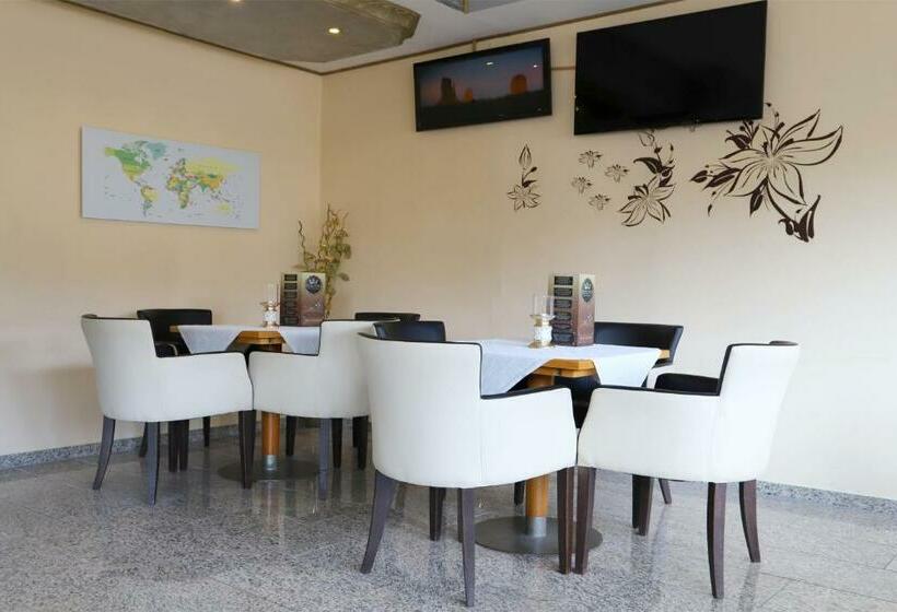 בית מלון כפרי Royal