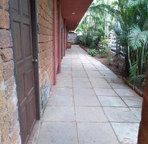 هتل Sea Breeze Beach, Calangute, Goa