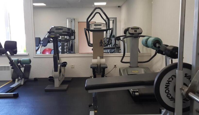 Sky High Hotel Airport 200 Meters From The Terminal