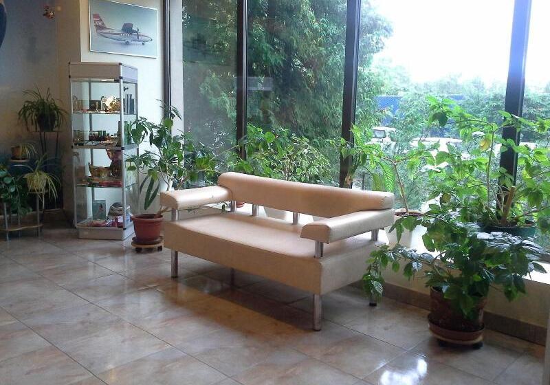 Sky High Hotel Airport 200 Meters From The Terminal