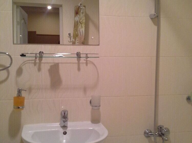 Sky High Hotel Airport 200 Meters From The Terminal