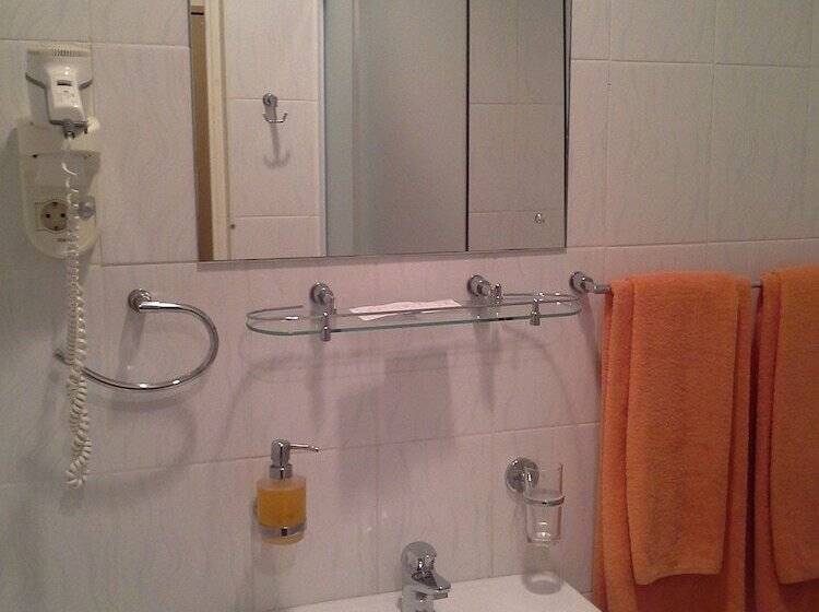 Sky High Hotel Airport 200 Meters From The Terminal