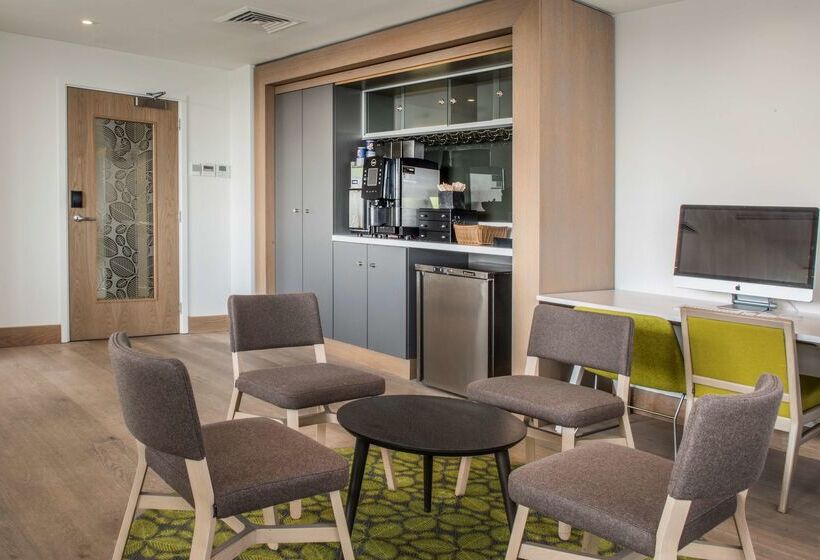 The Orchard Hotel & Restaurant