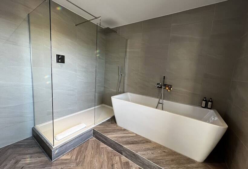 The Orchard Hotel & Restaurant