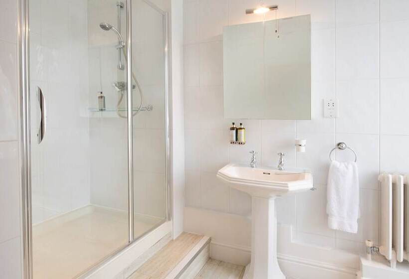 The Orchard Hotel & Restaurant