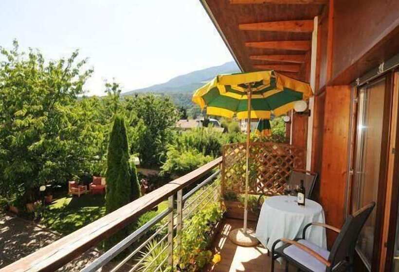 בית מלון כפרי Traube