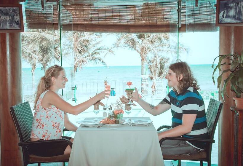 Villa Del Sol Beach Resort & Spa