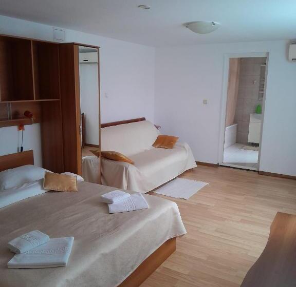 Old Pensiunea Otopeni