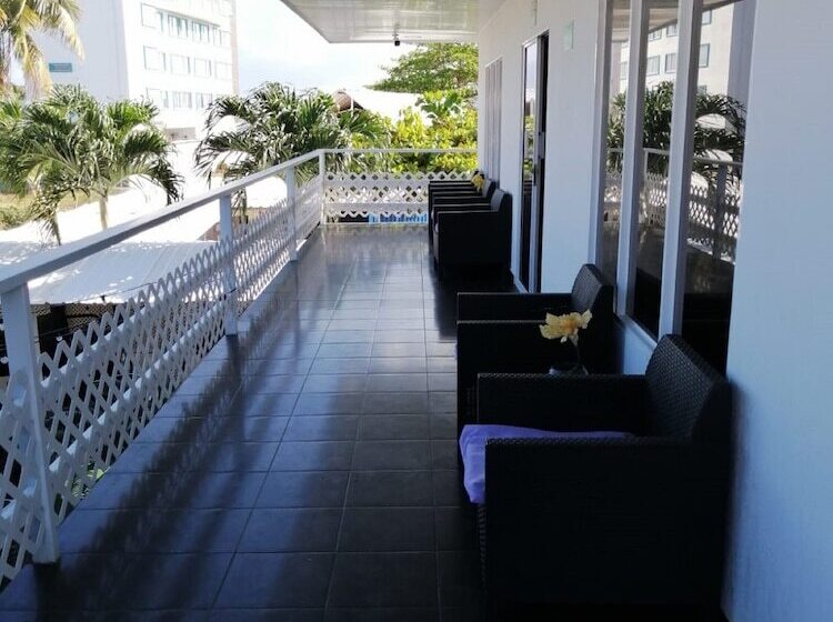 پانسیون Galyrod House