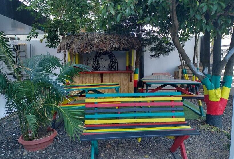 پانسیون Galyrod House