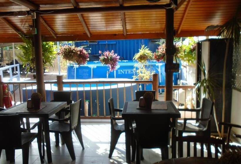 پانسیون Galyrod House