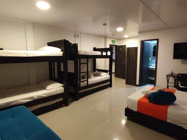 پانسیون Galyrod House