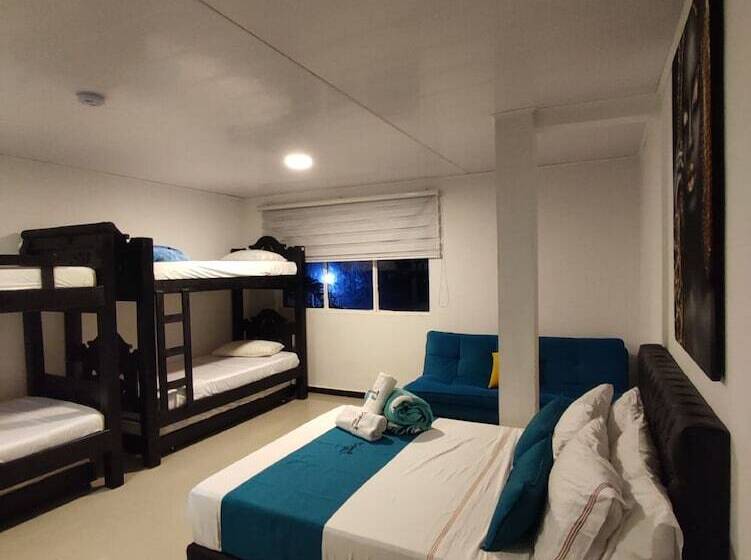 پانسیون Galyrod House