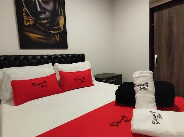 پانسیون Galyrod House