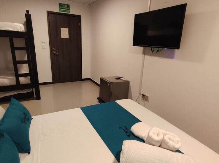 پانسیون Galyrod House