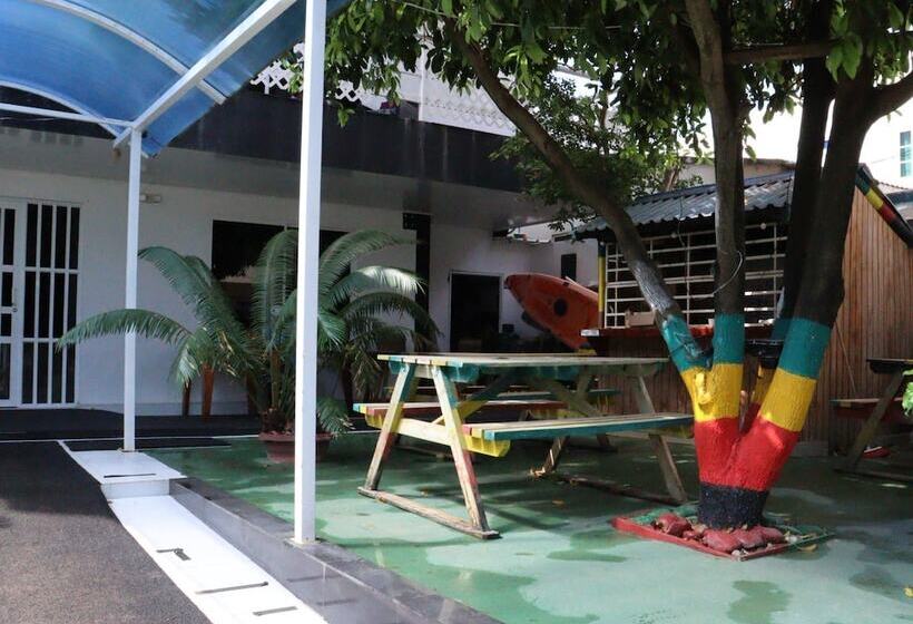 پانسیون Galyrod House