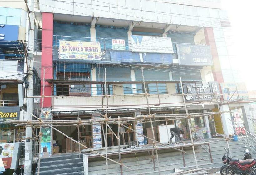 בית מלון כפרי Oyo 86229 S V Convention