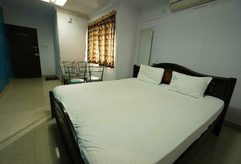 בית מלון כפרי Oyo 86229 S V Convention